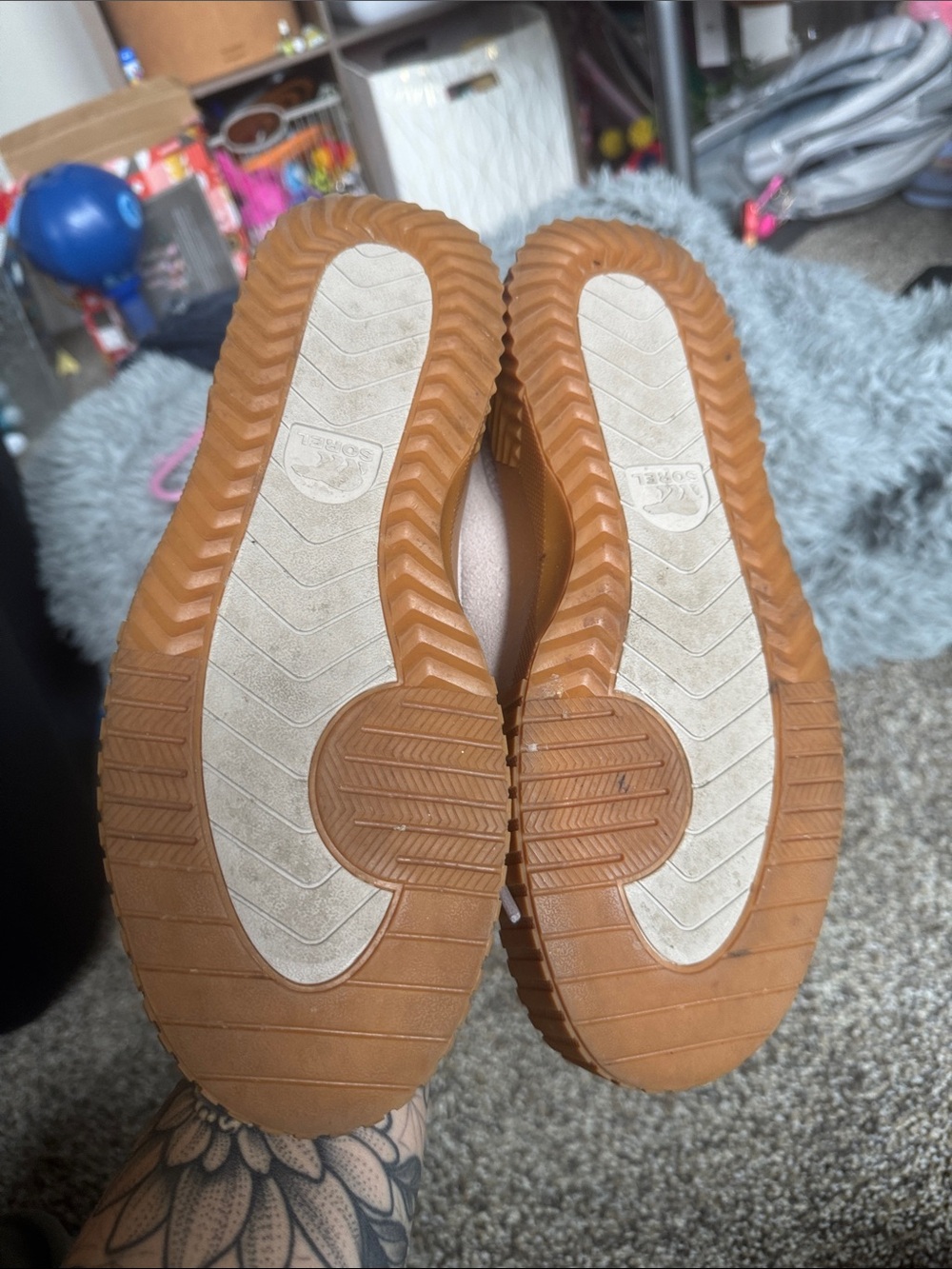 SOREL Suede Platform Sneakers in Light Beige with Gum Sole size 9 - Picture 3 of 5